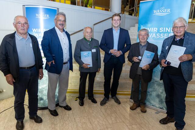 Von links: Ernst Rechberger, Franz Zellinger, Adolf Lehner, Landesrat Stefan Kaineder, Alois Kepplinger und Henricus Hendrix  | Foto: Land OÖ/Andreas Krenn