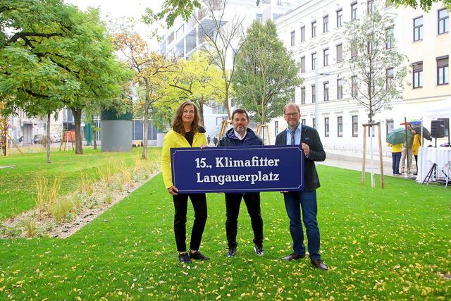 Das Ikea-Umfeld beim Westbahnhof ist jetzt eine klimafitte Aufenthaltsoase.

 | Foto: PID/VOTAVA