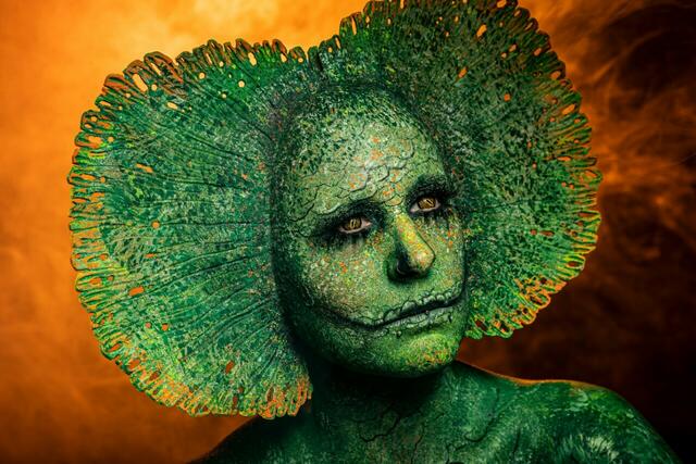 Eine Echse vor feuriger Kulisse. | Foto: Eduard Schultze