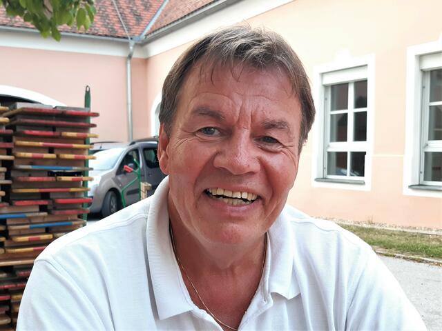 Rudolf Eder ist ein geselliger Mitmensch, da kommt im Gespräch auch der Dialekt nicht zu kurz. | Foto: Karl Lenz