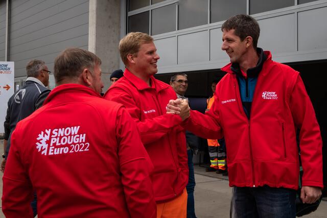 Gratulation im Team Österreich | Foto: Christian Nowotny