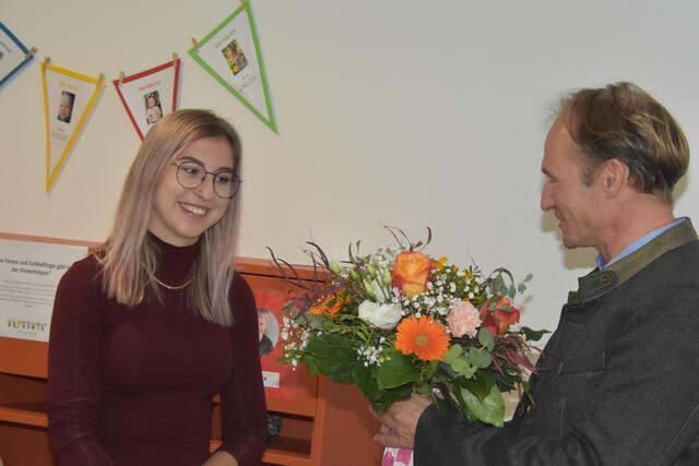 Bürgermeister Oliver Felber wünschte Kinderkrippenleiterin Anja Erjauz viel Erfolg bei ihrer Arbeit. | Foto: RegionalMedien Steiermark/Hofmüller