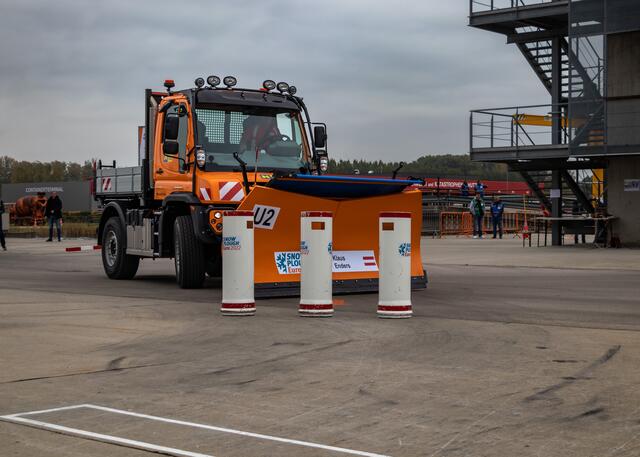 Die Rohre müssen platziert werden | Foto: Christian Nowotny