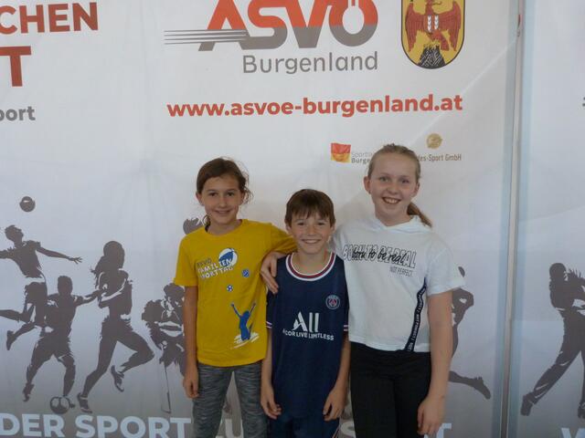 Lena, Sebastian und Lisa probierten so gut wie jede Station durch und hatten sichtlich Spaß dabei!