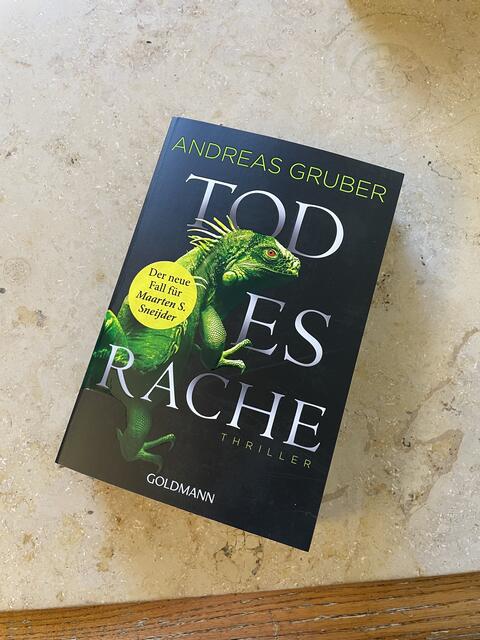 Von der Buchhandlung "Höllrigl" wird "Todesrache" (Autor Andreas Gruber) rund um den BKA-Profiler Maarten S. Sneijder empfohlen. Ein "Page-Turner, nichts für schwache Nerven. Der Ermittler ist ein starker, teils skurriler Charakter, der gerne auch aneckt", so die Höllrigl-Buchhändlerin.  | Foto: Lisa Gold