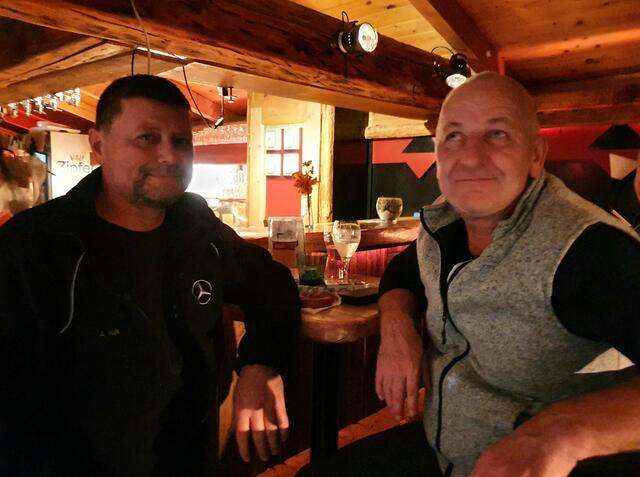 Martin Eyne mit Scherzkeks Anton Stamminger, der selbst beim Fotografieren Faxen macht. | Foto: Erika Kollmann-Till 