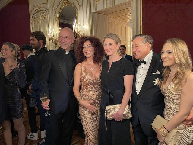 Auch Beate Meinl-Reisinger (Mitte) war beim Geburtstagsfest dabei. | Foto: Kautzky