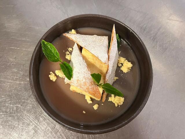 Milchrahmstrudel auf Quittengelee | Foto: CMA Stift Ossiach
