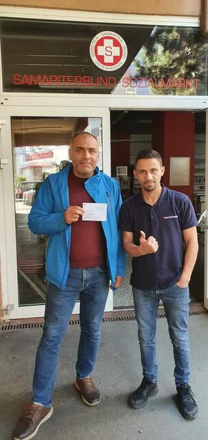 600 Euro gingen an den Samariterbund Sozialmarkt. | Foto: Stehbuffet
