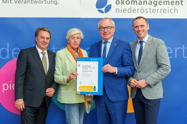 (v.l.): Wirtschaftskammer NÖ-Präsident Wolfgang Ecker, Gemeinderätin Martina Niederdorfer, LH-Stellvertreter Stephan Pernkopf und Wirtschaftslandesrat Jochen Danninger | Foto: Josef Bollwein