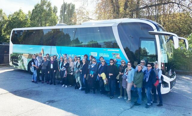 Mit einem Bus der Verkehrsbetriebe ging es für die Teilnehmerinnen von Wiener Neustadt nach Lembach.
 | Foto: privat