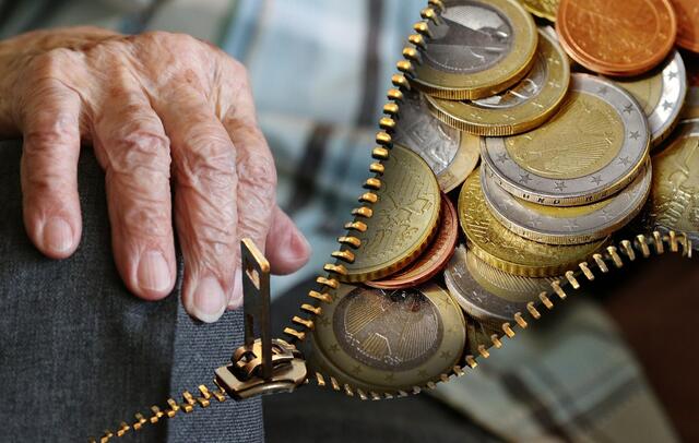 120.000 Bezieher einer Betriebspension müssen 2023 mit einer Kürzung von bis zu 15 Prozent rechnen, erwartet der Interessensverband Pekabe. | Foto: Pixabay, Alexas_Fotos