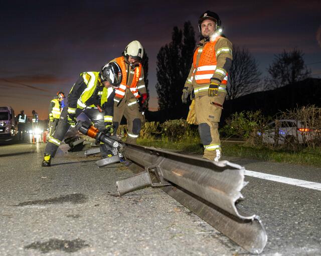 Die Feuerwehren hatten bei den Aufräumarbeiten jede Menge Arbeit. | Foto: zeitungsfoto.at