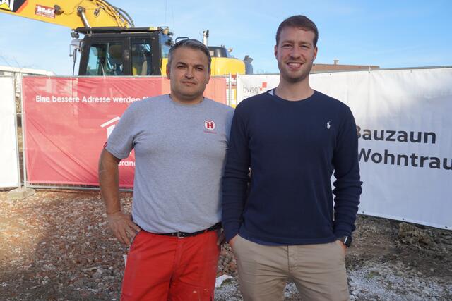 Bauleiter Florian Helminger (rechts) mit seinem Mitarbeiter Ozgür Özturk. | Foto: Emanuel Hasenauer