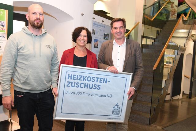 Vizebürgermeister Armin Bahr, Birgit Fabian (Leiterin Sozialamt) und Bürgermeister Werner Krammer (v.l.) | Foto: Stadt Waidhofen