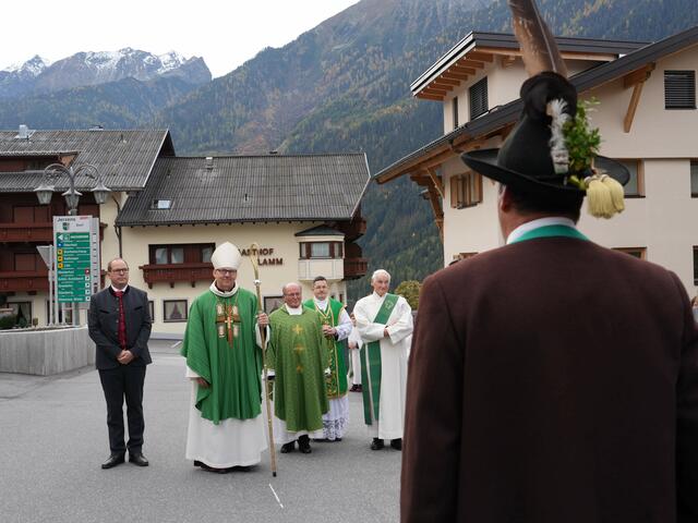 Ehre dem Bischof der Diözese Innsbruck: Landesüblich empfangen wurde Hermann Glettler in mehreren Gemeinden des Pitztals. | Foto: Cincelli