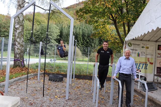 Auch Bürgermeister Wolfgang Labenbacher zeigte seine Kraft. | Foto: Franziska Pfeiffer