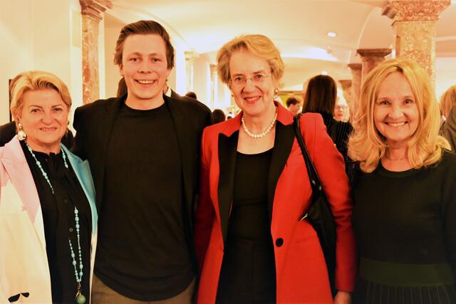 Marlies Muhr (Maklerin), Martin Rehrl (Künstler/Unitas), Österreichs Botschafterin in Luxemburg, Melitta Schubert, Eva Weissenbacher (Kunsthilfe).  | Foto: Martin Schöndorfer, 2022