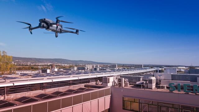Mit der Drohne über die Gemeinden um den Photovoltaik-Ausbau zu unterstützen | Foto: Roland Schuller