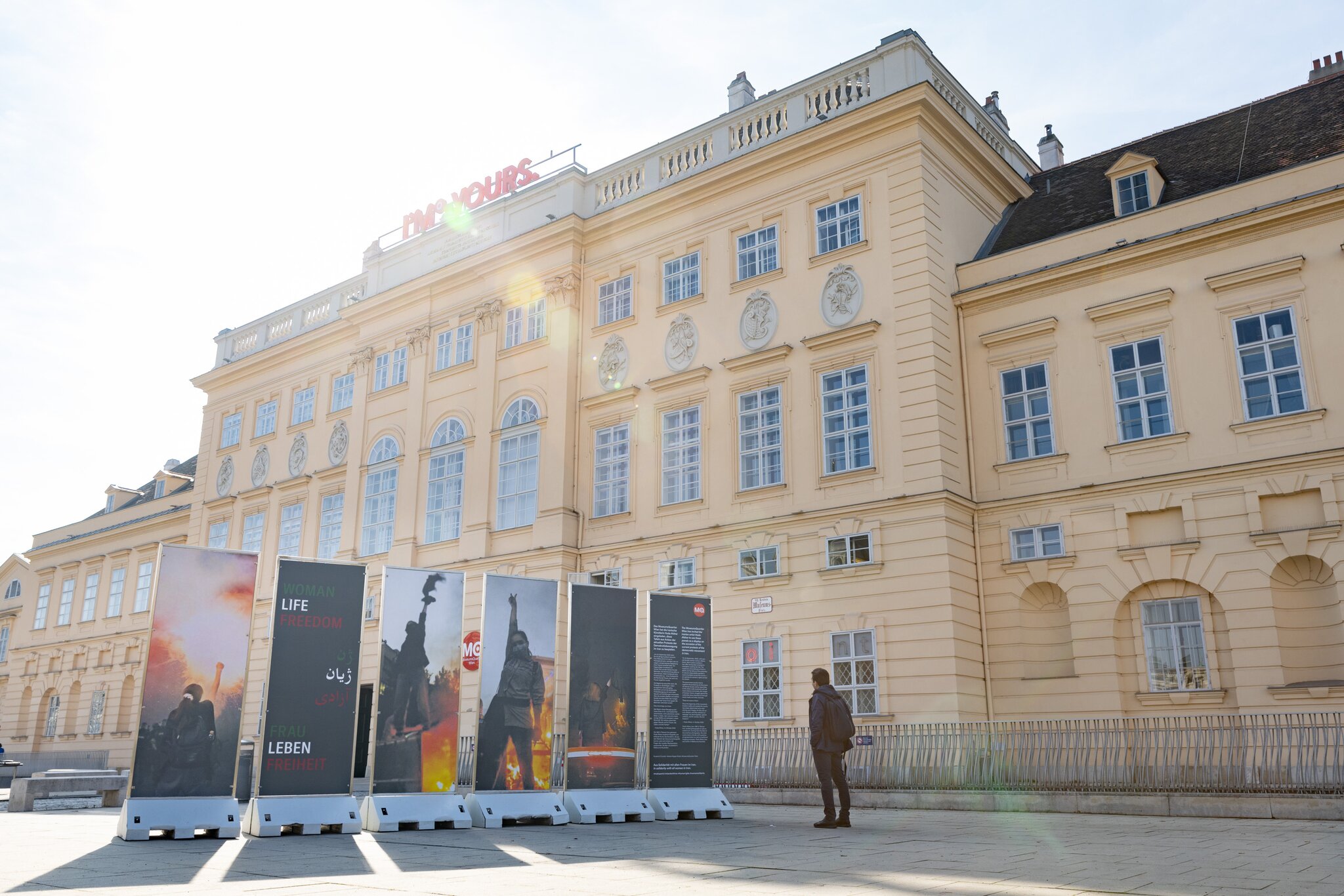 "Iran Women": Fotoinstallation im Museumsquartier zeigt Proteste im ...