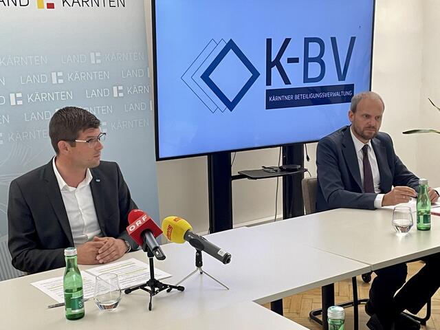 Beteiligungsreferent Martin Gruber bei der Pressekonferenz am Dienstag mit Martin Payer (Vorstand der Kärntner Beteiligungsverwaltung). | Foto: MeinBezirk.at
