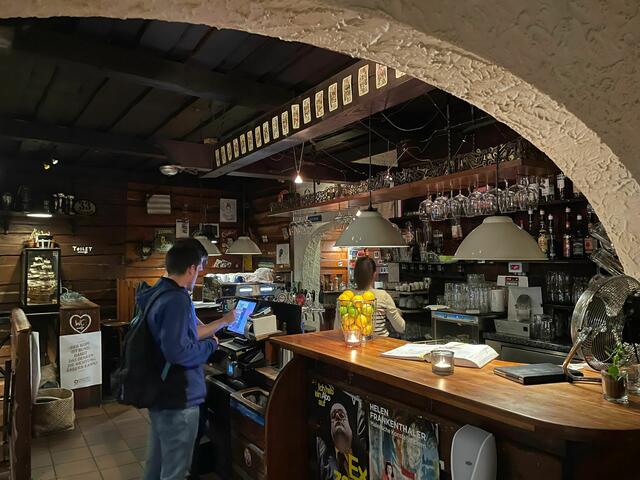 Das Café Benno kann zweifellos als ein uriges Lokal bezeichnet werden.  | Foto: Tobias Schmitzberger