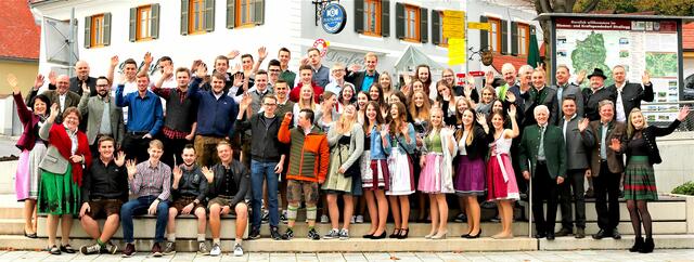 Die Jungbürger:innen der Gemeinde Stralleg mit dem Gemeinderat und Vereinsobleuten der Gemeinde Strallegg | Foto: Gemeinde Strallegg