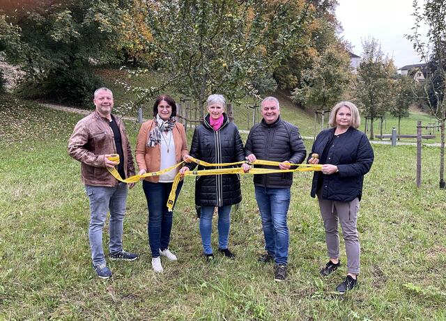 Umweltstadtrat Vizebürgermeister Dominic Hörlezeder, Umweltgemeinderätin Michaela Pfaffeneder, Tourismusgemeinderätin Martina Wadl, Ortsvorsteher Anton Geister, Bildungsstadträtin OSR VD Doris Koch, MSc. | Foto: Stadtgemeinde Amstetten