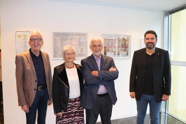 Eröffneten die Gedenkausstellung "Dominikus Trenkwalder" in der Rathaus-Galerie: Bgm. Herbert Mayer, GRin Monika Rotter, Kurator Bruno Habicher und Kulturstadtrat Peter Vöhl (v.l.). | Foto: Othmar Kolp