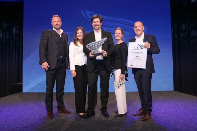 DDr. Herwig Kohla (COO HASSLACHER Gruppe), Emma Kulterer, Christoph Kulterer, MBA (CEO &amp; Eigentümer HASSLACHER Gruppe), Claudia Kulterer, Franz Meließnig, MBA (CFO HASSLACHER Gruppe). 
 | Foto: ALC Award