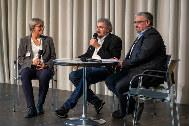 Von links: Moderatorin Anna Wall-Strasser, Allianz-Gründungsmitglied Hans Gruber und AK OÖ-Präsident Andreas Stangl. | Foto: Diözese Linz/Johannes Kienberger