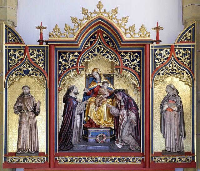 Die Ausstellung dokumentiert wichtige Stationen des Bildhauers Dominikus Trenkwalder, der in der Stadtpfarrkirche seiner Heimatgemeinde Landeck im Jahr 1862 den Seitenaltar gestaltet hat.  | Foto: Bruno Habicher