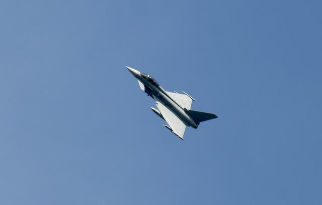 Mit 1200 Sachen sausen die Eurofighter durch die Lüfte. | Foto: Franziska Dostal