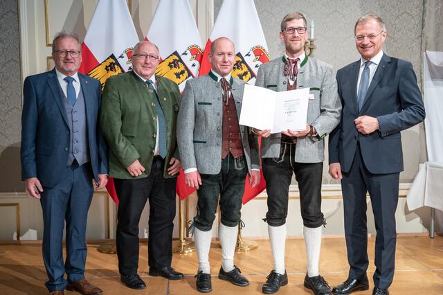 Musikverein Niederthalheim mit Bürgermeister Johann Öhlinger (2.v.l.) | Foto: Peter Mayr/Land OÖ