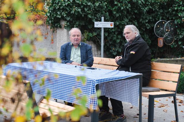 Extra ein blau-kariertes Tischtuch aufgezogen – eine kleine Würdigung für die bayerische Partnergemeinde Nittendorf. | Foto: Ekatarina Paller