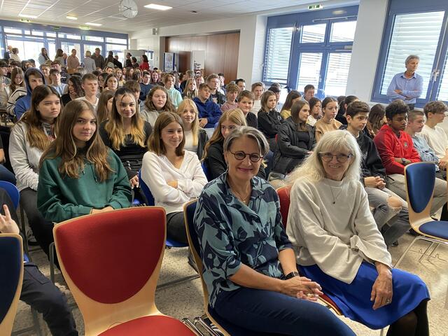 Die ehemaligen Verantwortlichen für ERASMUS/COMENIUS-Projekte an der Schule, Irmgrad Raidinger-Vollath und Herta Pichler, waren auch anwesend