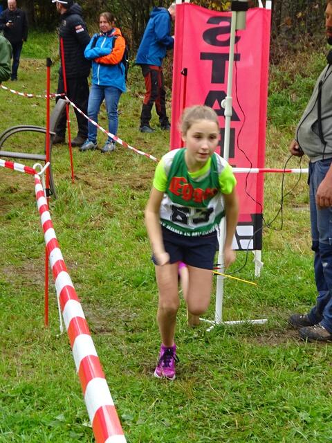 Hannah Danzl (SV Erpfendorf) beim Start zum Sommer-Biathlon