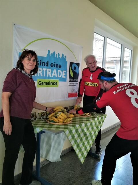 Infostand des Fairtrade-Arbeitskreises. | Foto: Fairtrade-AK Ostermiething