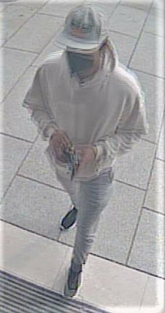 Zeugen bzw. Personen, die (anonyme) Hinweise zum Täter geben können, werden gebeten sich beim Landeskriminalamt unter 059133 50 3333 oder bei jeder Polizeidienststelle zu melden.

  | Foto: Polizei Salzburg