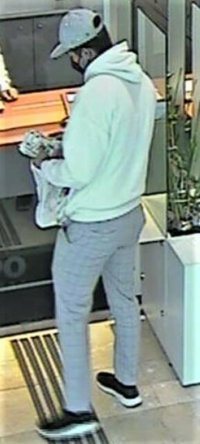 Zeugen bzw. Personen, die (anonyme) Hinweise zum Täter geben können, werden gebeten sich beim Landeskriminalamt unter 059133 50 3333 oder bei jeder Polizeidienststelle zu melden.

  | Foto: Polizei Salzburg