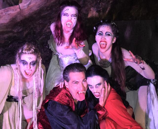 Artur Ortens und Anja Hrauda, Jaqueline Bocskay, Natscha Ties und Alyssandra Singh | Foto: Isabella Kuzmits, Burgtaverne Lockenhaus