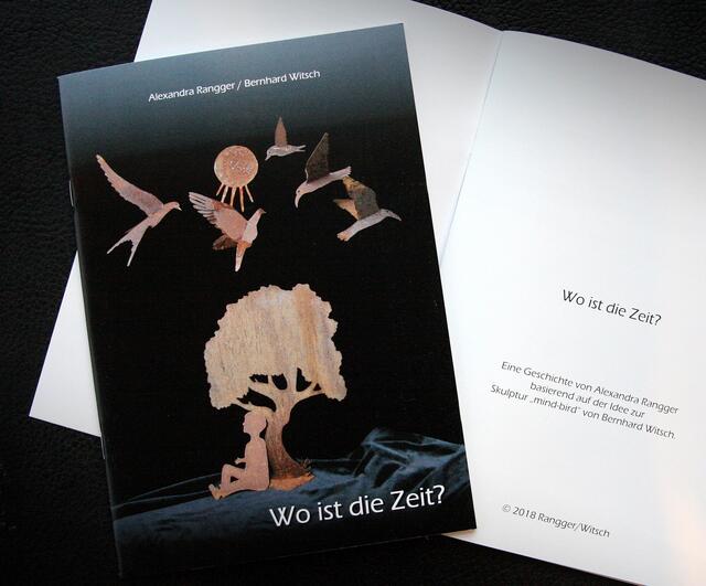 Alexandra Rangger hat die Geschichte zur Vogelskulptur "mind-bird" von Bernhard Witsch 2017 geschrieben, visualisiert und fotografiert. 2018 ist das Buch erschienen.