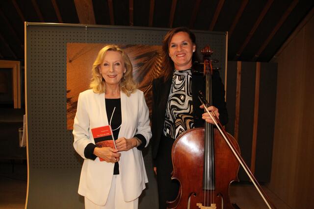 "Der Mars ist wüst": Margarita Fuchs mit Julia Klaushofer.