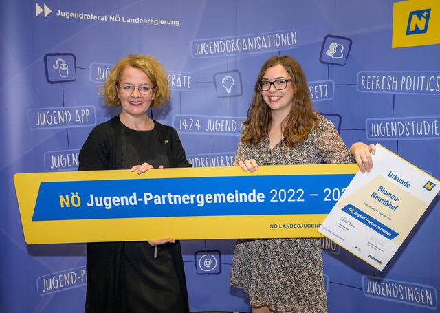 Blumau-Neurißhof: LR Christiane Teschl-Hofmeister, Gemeinderätin Sophie Kailer.
 | Foto: Burchhart