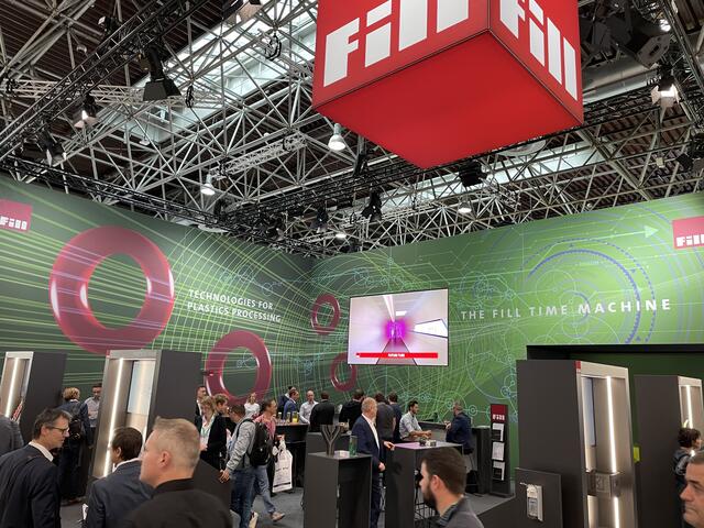 Das Maschinenbau-Unternehmen Fill glänzte mit einem durchgestylten Stand voller Einblicke in die in Gurten beheimatete Innovationsschmiede. | Foto: BRS
