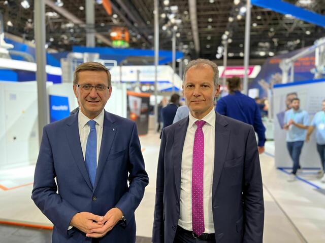 Wirtschafts-Landesrat Markus Achleitner und Martin Bergsmann, Technologiesprecher und Branchenvertreter der Sparte Industrie der WKOÖ (v. l.). | Foto: Land OÖ