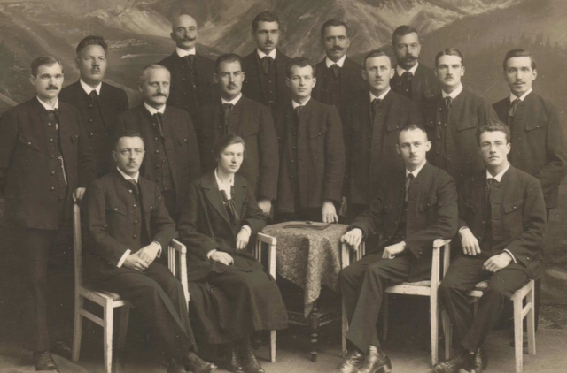 Anfangs waren auch Frauen Teil der Mühlauer Sänger.  | Foto: Mühlauer Sängervereinigung