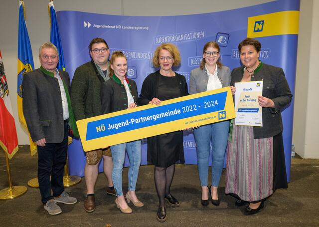 Furth an der Triesting: Bürgermeister Alois Riegler, Florian Heinz, Kerstin Lechner, LR Christiane Teschl-Hofmeister, Lena Palecek, Vizebürgermeisterin Natascha Partl.
 | Foto: Burchhart