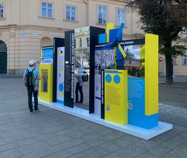 Bisher waren die Info-Stände auch in anderen europäischen Städten aufgestellt, etwa in Paris und Brüssel.  | Foto: privat
