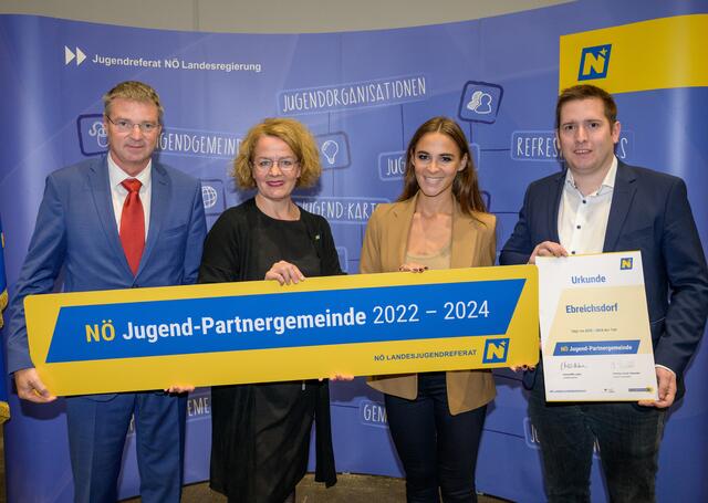 Ebereichsdorf: Bürgermeister Wolfgang Kocevar, LR Christiane Teschl-Hofmeister, Jugendgemeinderätin Lisa Gubik, Jugend Stadtrat Rene Weiner. | Foto: Burchhart
